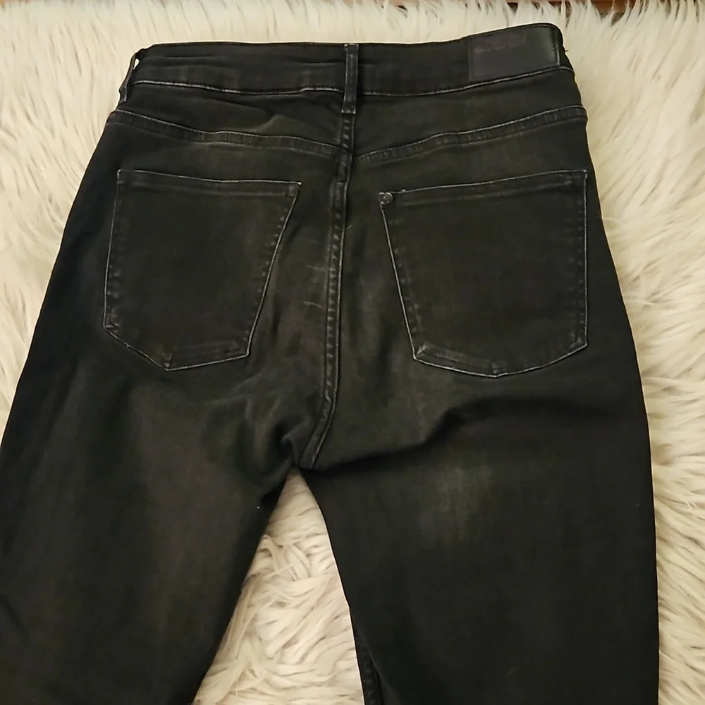 ~~H&M High-Waisted Skinny Jeans – Black Ripped Denim, Size 29/32~~